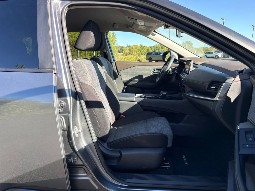 Used 2023 Nissan Rogue SV AWD/4WD image 11