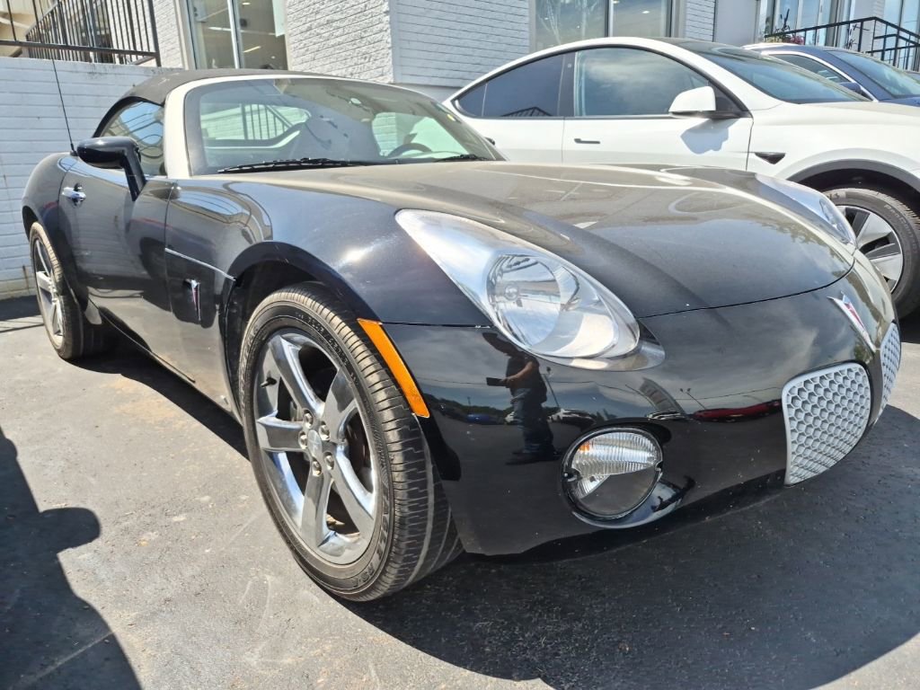 Used 2006 Pontiac Solstice Convertible w/ Premium Package RWD image 1