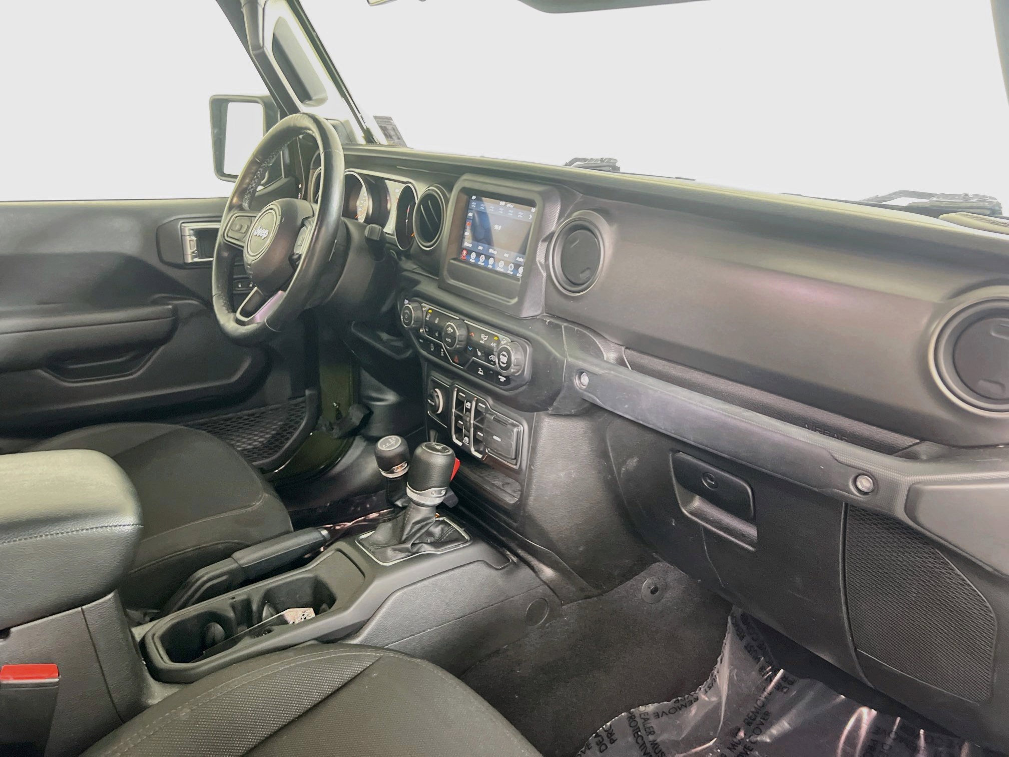 Used 2023 Jeep Gladiator Willys AWD/4WD image 27