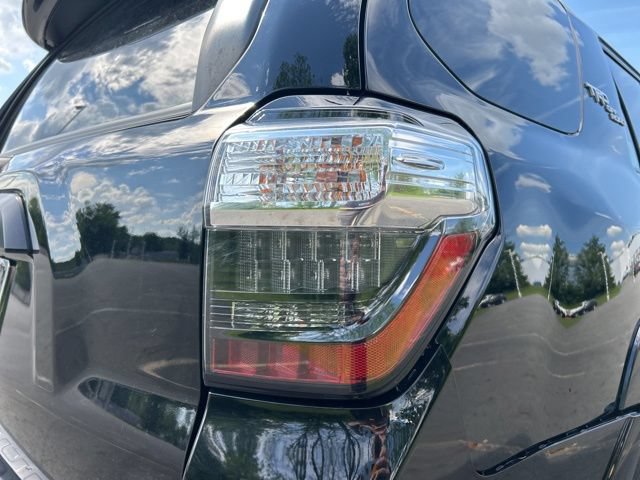 Used 2018 Toyota 4Runner TRD Off-Road AWD/4WD image 43