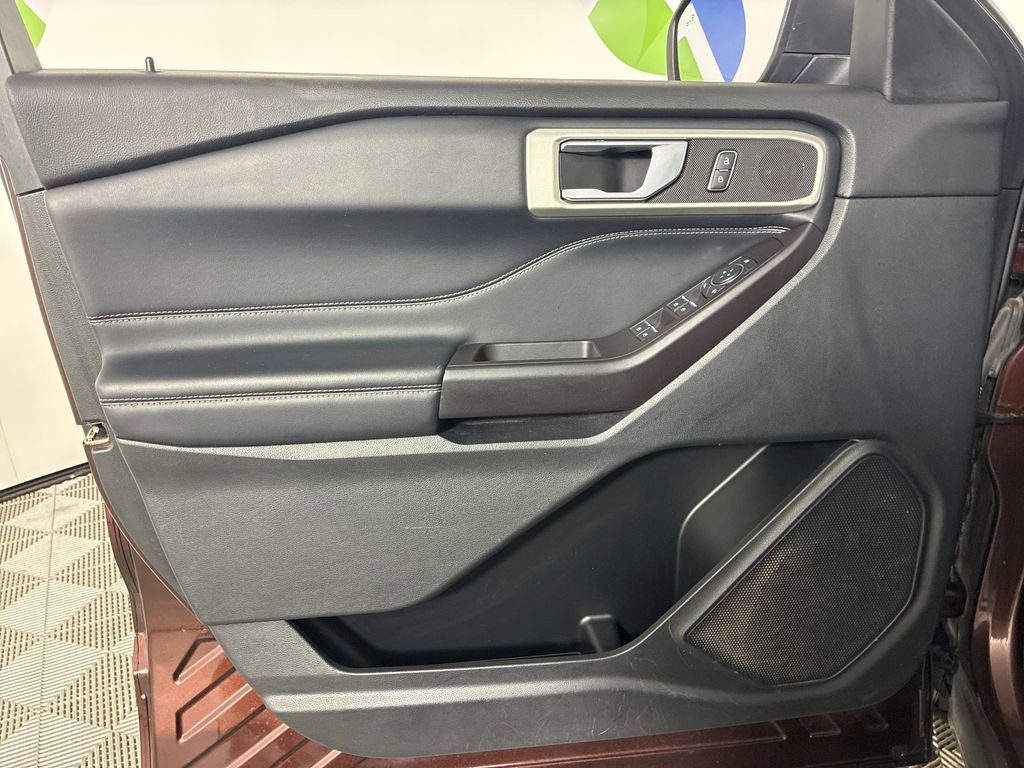 Used 2020 Ford Explorer XLT w/ Equipment Group 202A AWD/4WD image 11