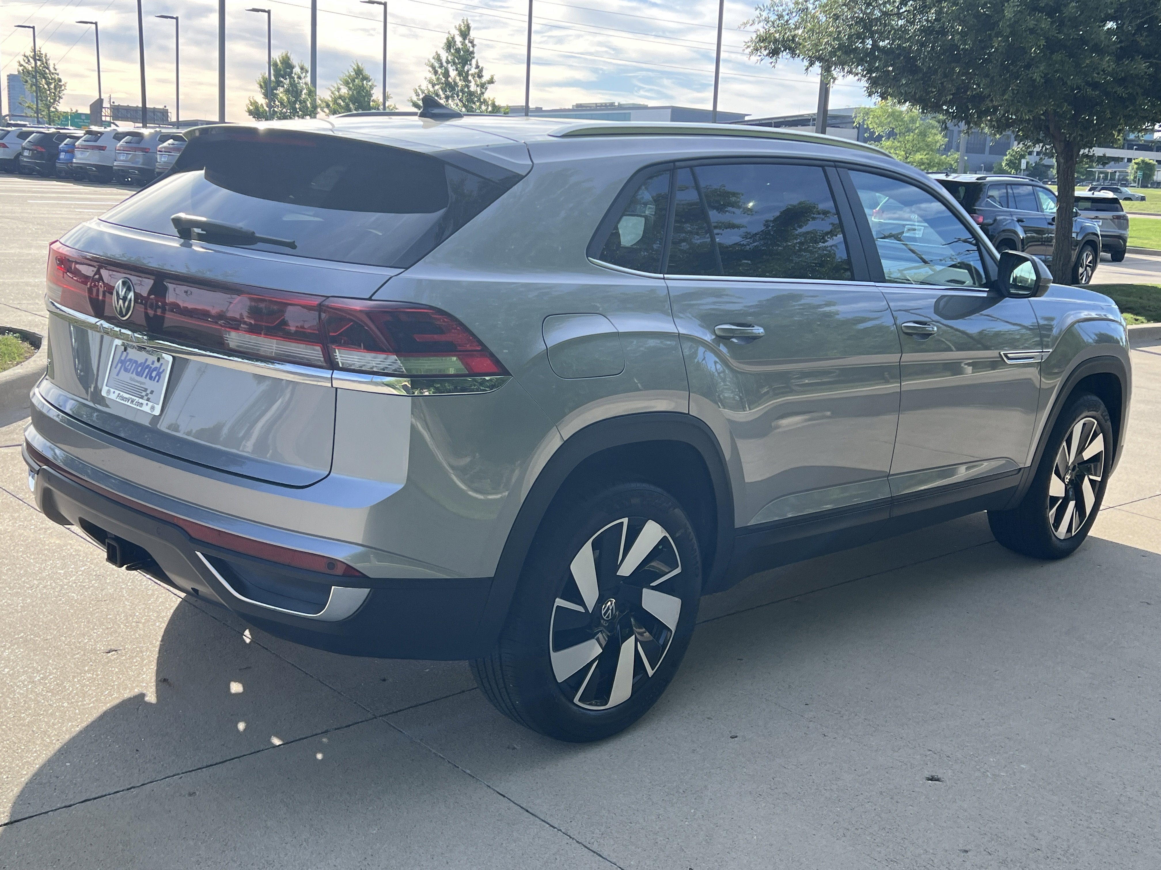 Certified 2025 Volkswagen Atlas Cross Sport SE w/ Panoramic Sunroof Package FWD image 12