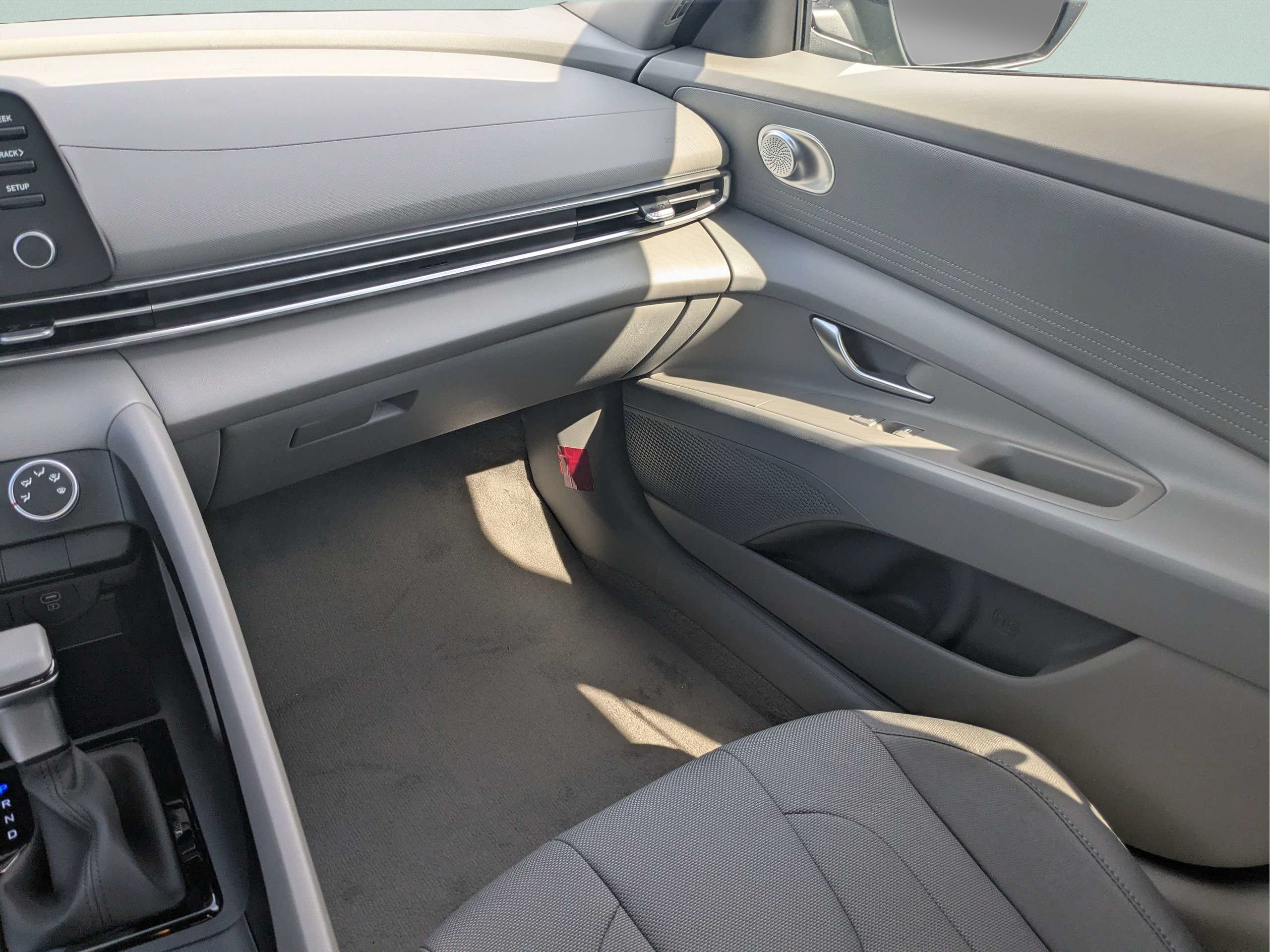 New 2026 Hyundai Elantra SE FWD image 17