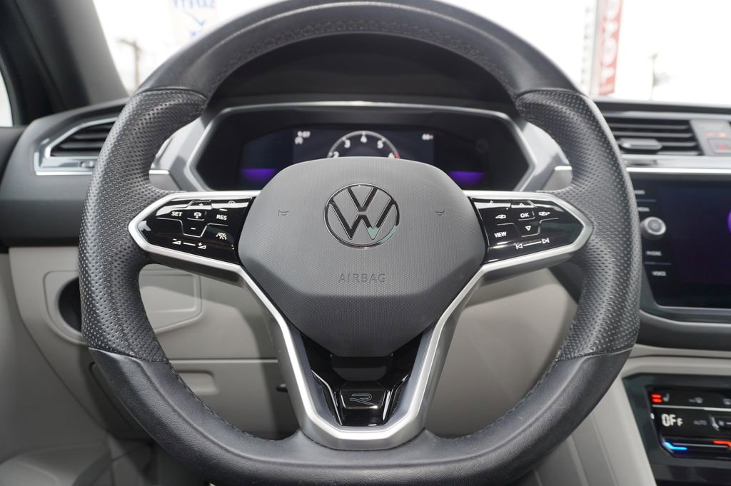 Used 2023 Volkswagen Tiguan SE R-Line image 21