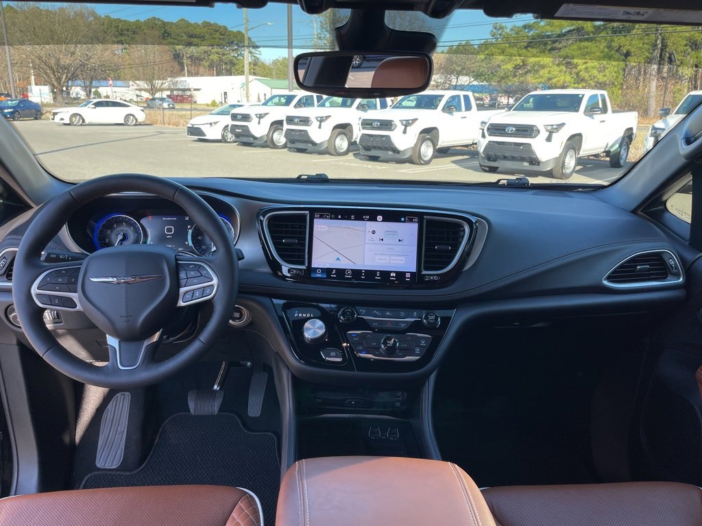 Used 2024 Chrysler Pacifica Pinnacle w/ Trailer Tow Group image 8