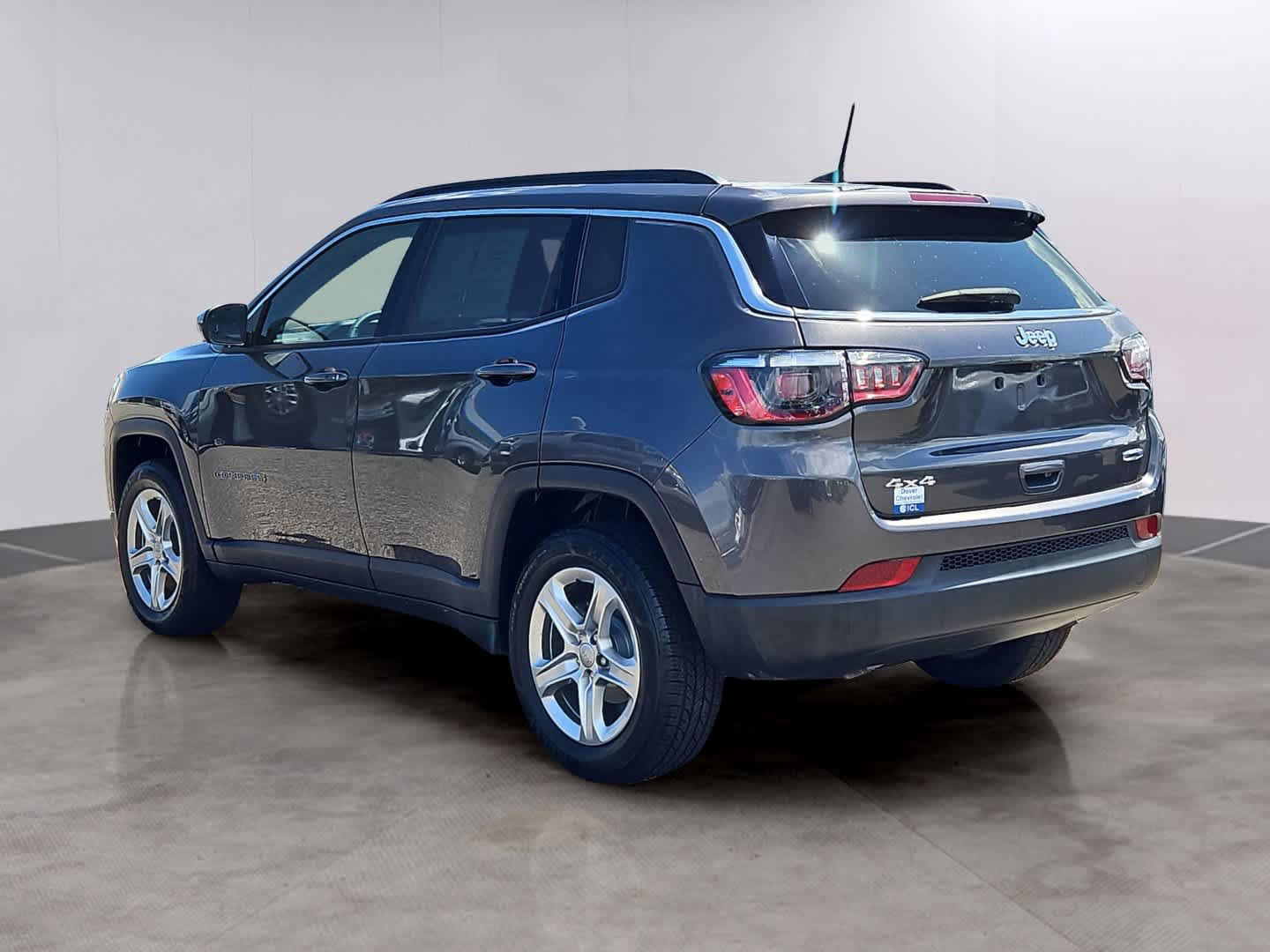 Used 2023 Jeep Compass Latitude w/ Convenience Group AWD/4WD image 6