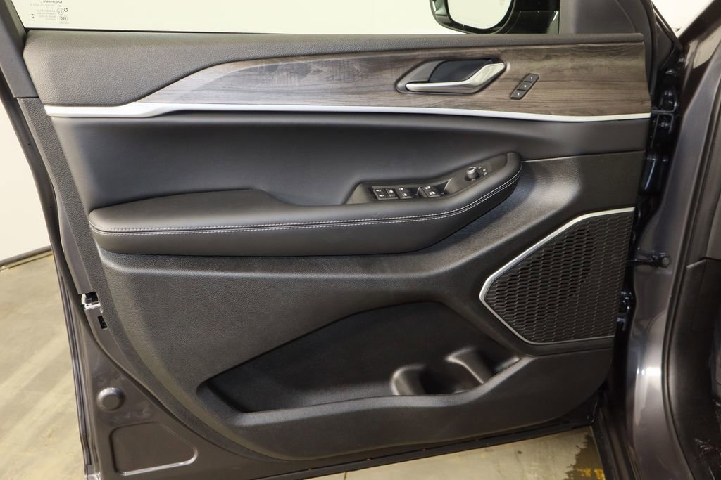 New 2025 Jeep Grand Cherokee L Limited image 22