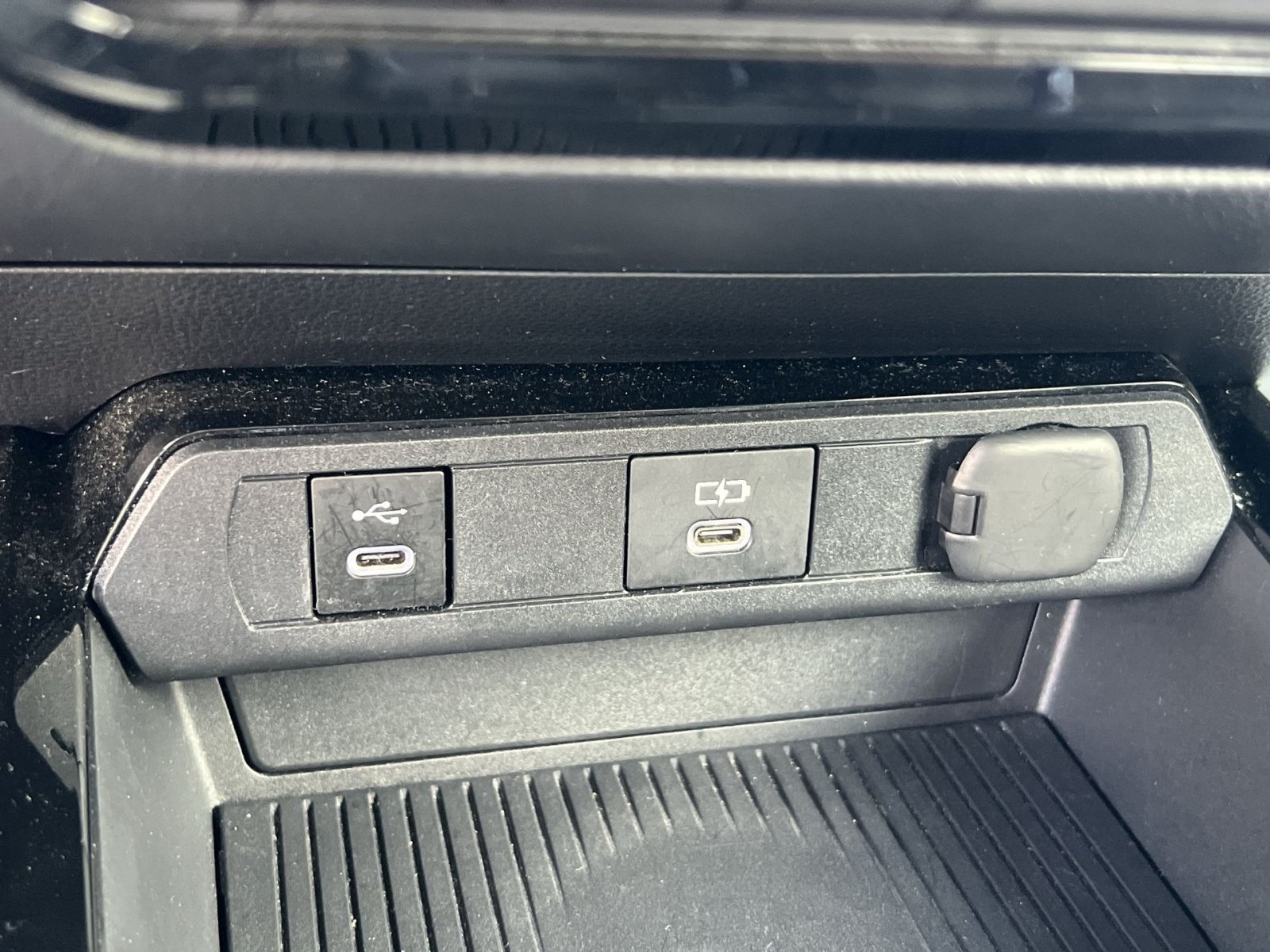 Used 2025 Toyota Prius LE FWD image 33