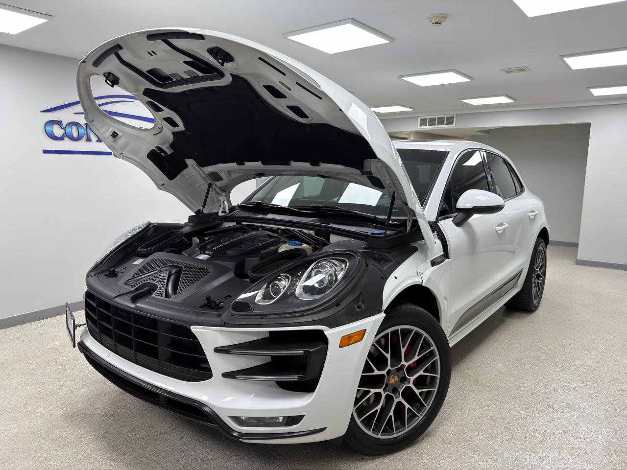 Used 2015 Porsche Macan Turbo image 32