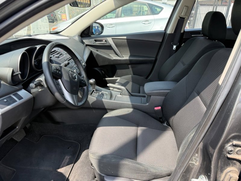 Used 2013 MAZDA MAZDA3 i Touring FWD image 14