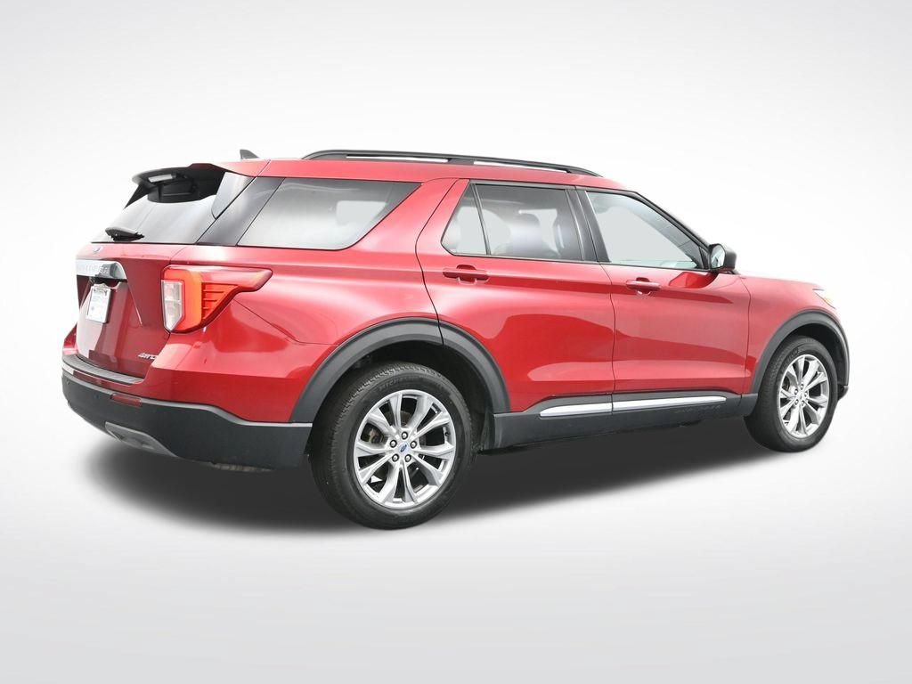 Used 2022 Ford Explorer XLT w/ Equipment Group 202A AWD/4WD image 6