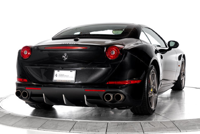 Used 2015 Ferrari California T RWD image 11