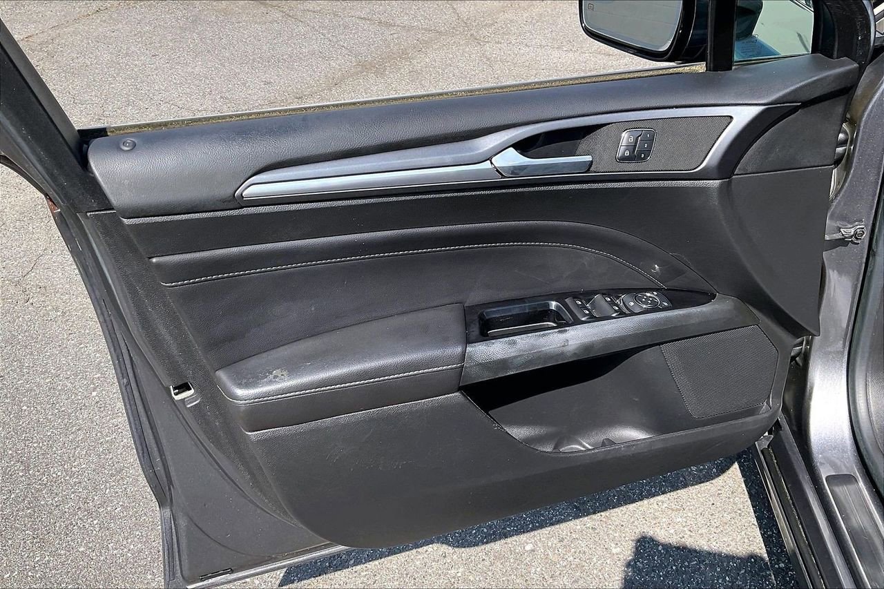 Used 2014 Ford Fusion Titanium FWD image 26