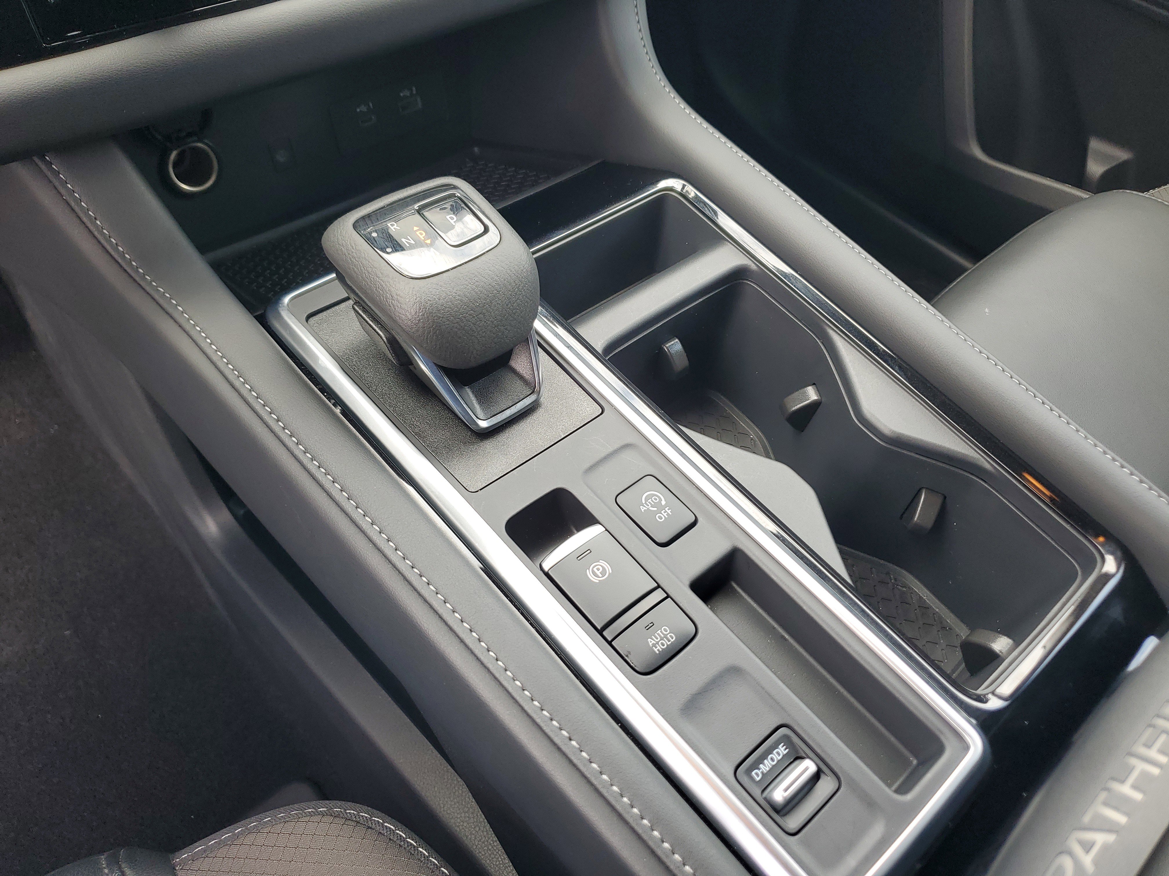 Certified 2025 Nissan Pathfinder SL image 28