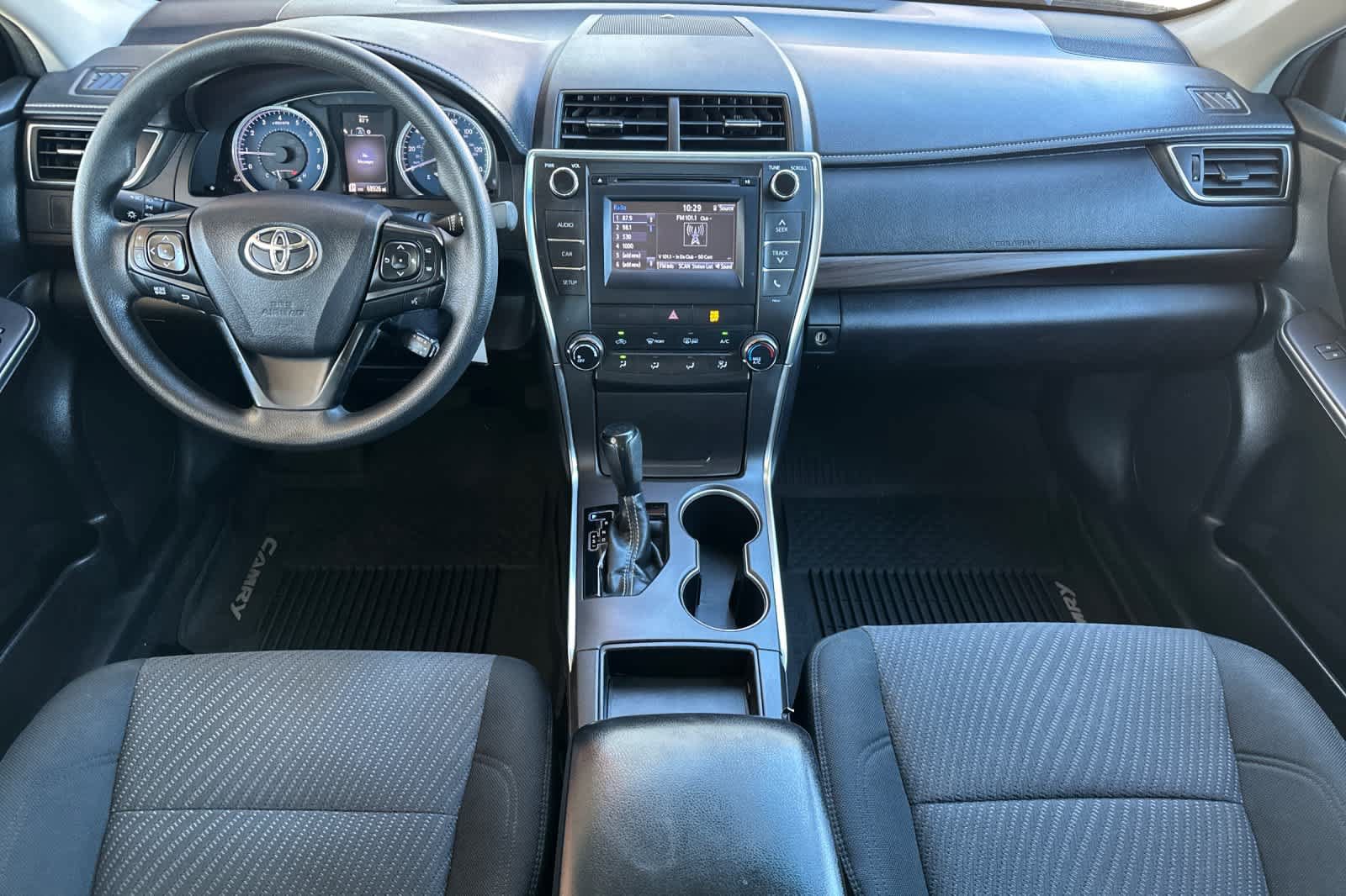 Used 2016 Toyota Camry LE FWD image 3