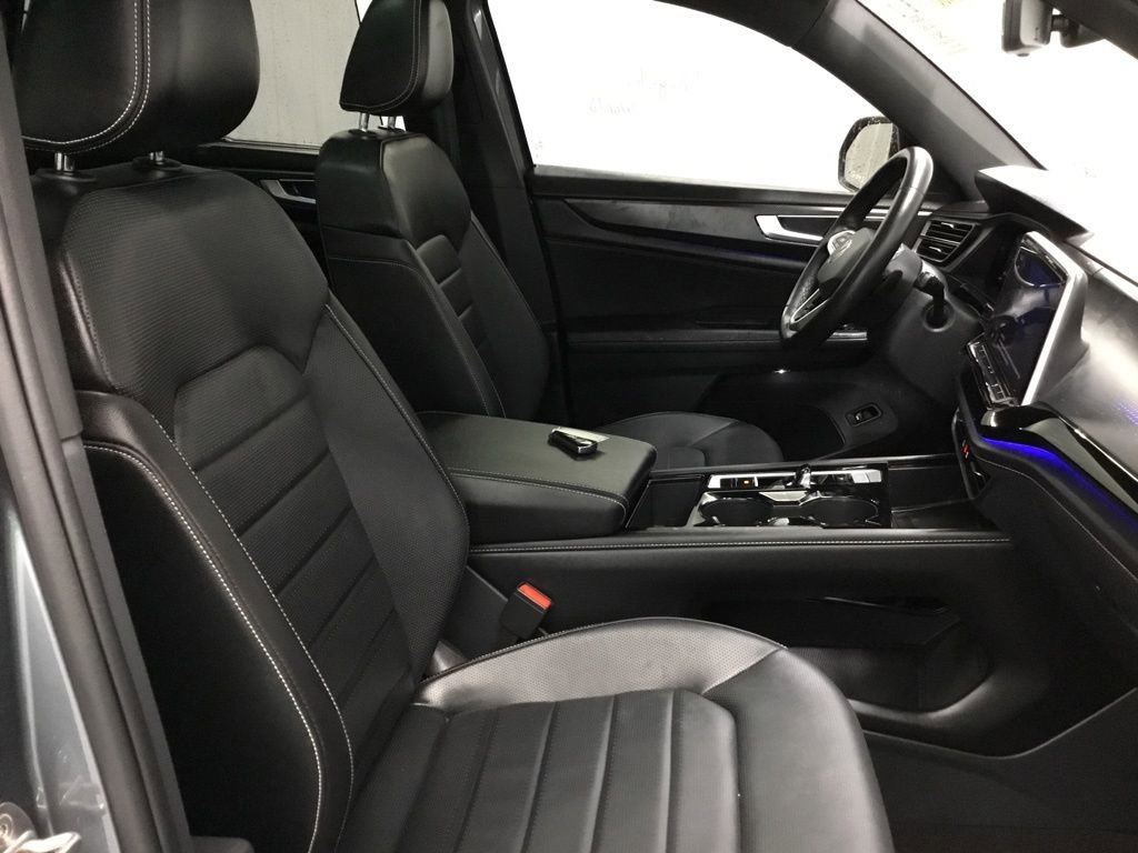 Used 2024 Volkswagen Atlas Cross Sport SEL R-Line AWD/4WD image 50