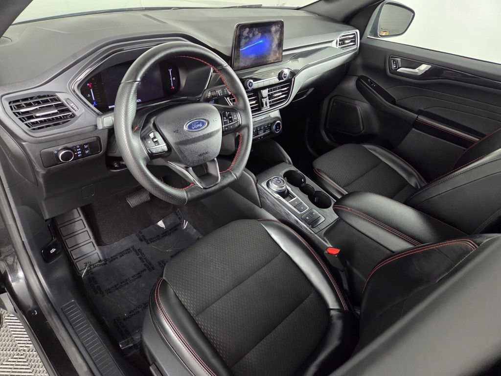 Used 2025 Ford Escape ST-Line image 13