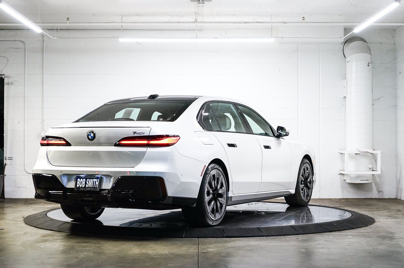 Used 2025 BMW 740i w/ Premium Package RWD image 6