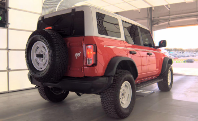 Used 2023 Ford Bronco Heritage Edition AWD/4WD image 5