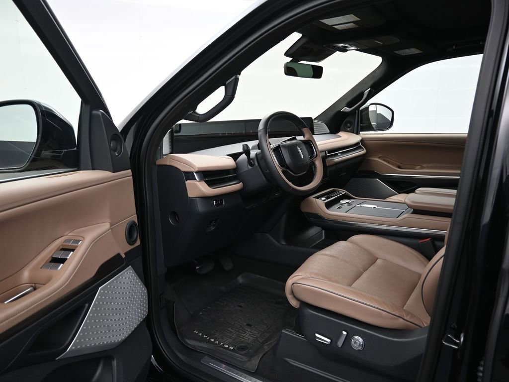 Used 2025 Lincoln Navigator L Black Label image 10