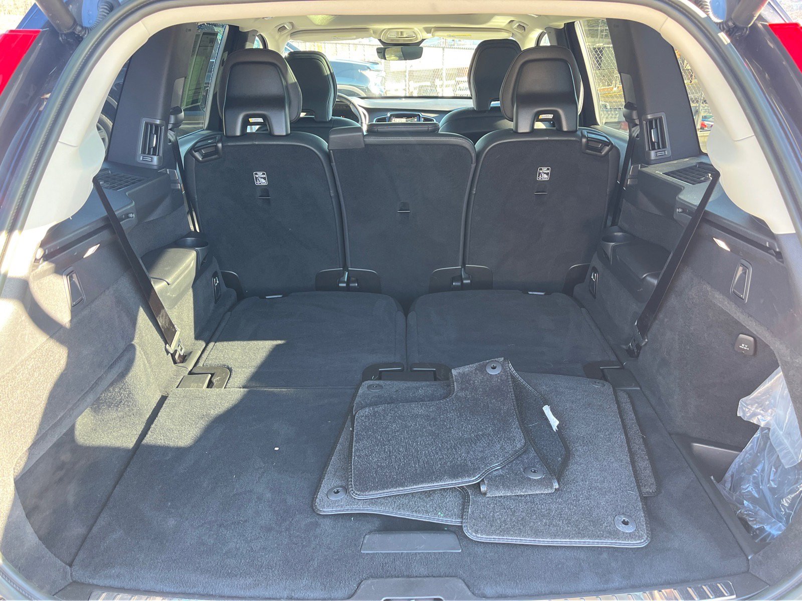 Used 2023 Volvo XC90 B6 Plus image 20