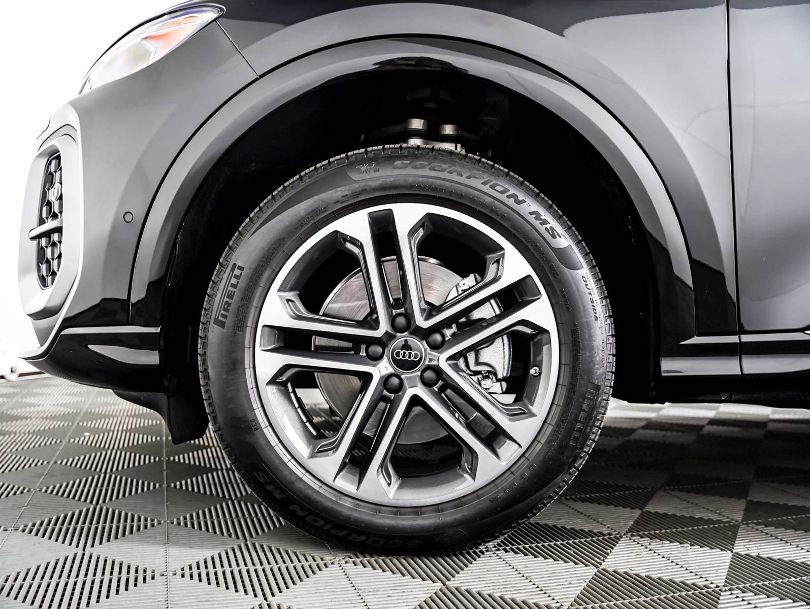 Certified 2026 Audi Q5 Premium AWD/4WD image 4