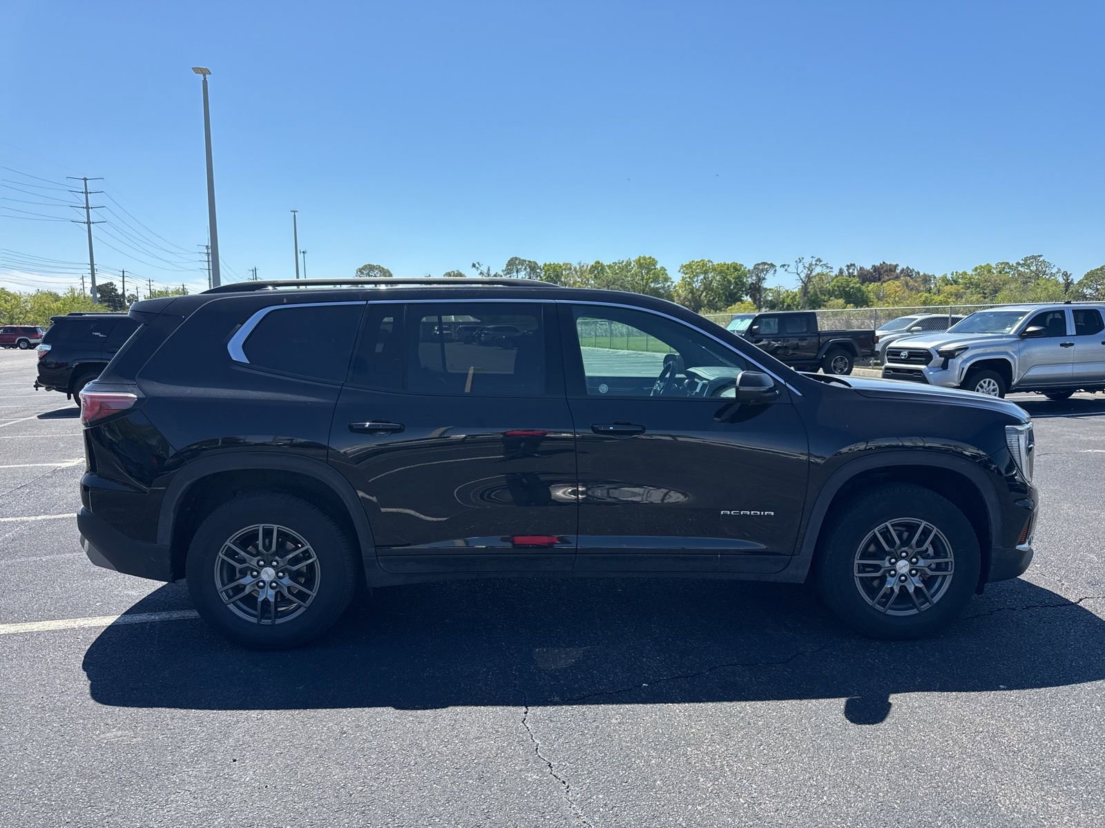 Used 2025 GMC Acadia Elevation image 8