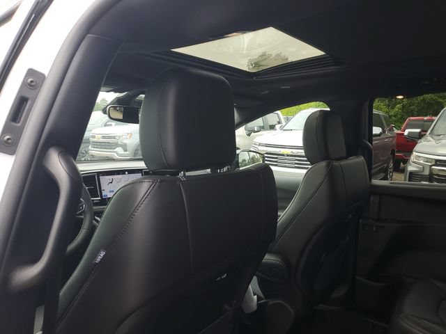 New 2027 Chrysler Pacifica Select AWD/4WD image 12