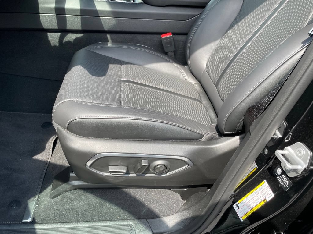 New 2026 Jeep Grand Wagoneer L Limited AWD/4WD image 12