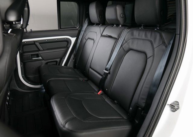 New 2026 Land Rover Defender 110 X-Dynamic SE image 5