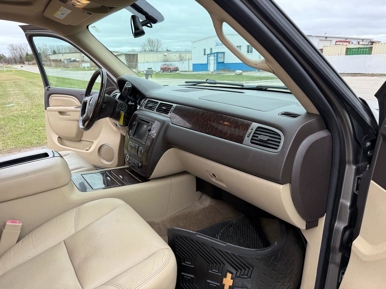 Used 2011 GMC Yukon Denali image 32
