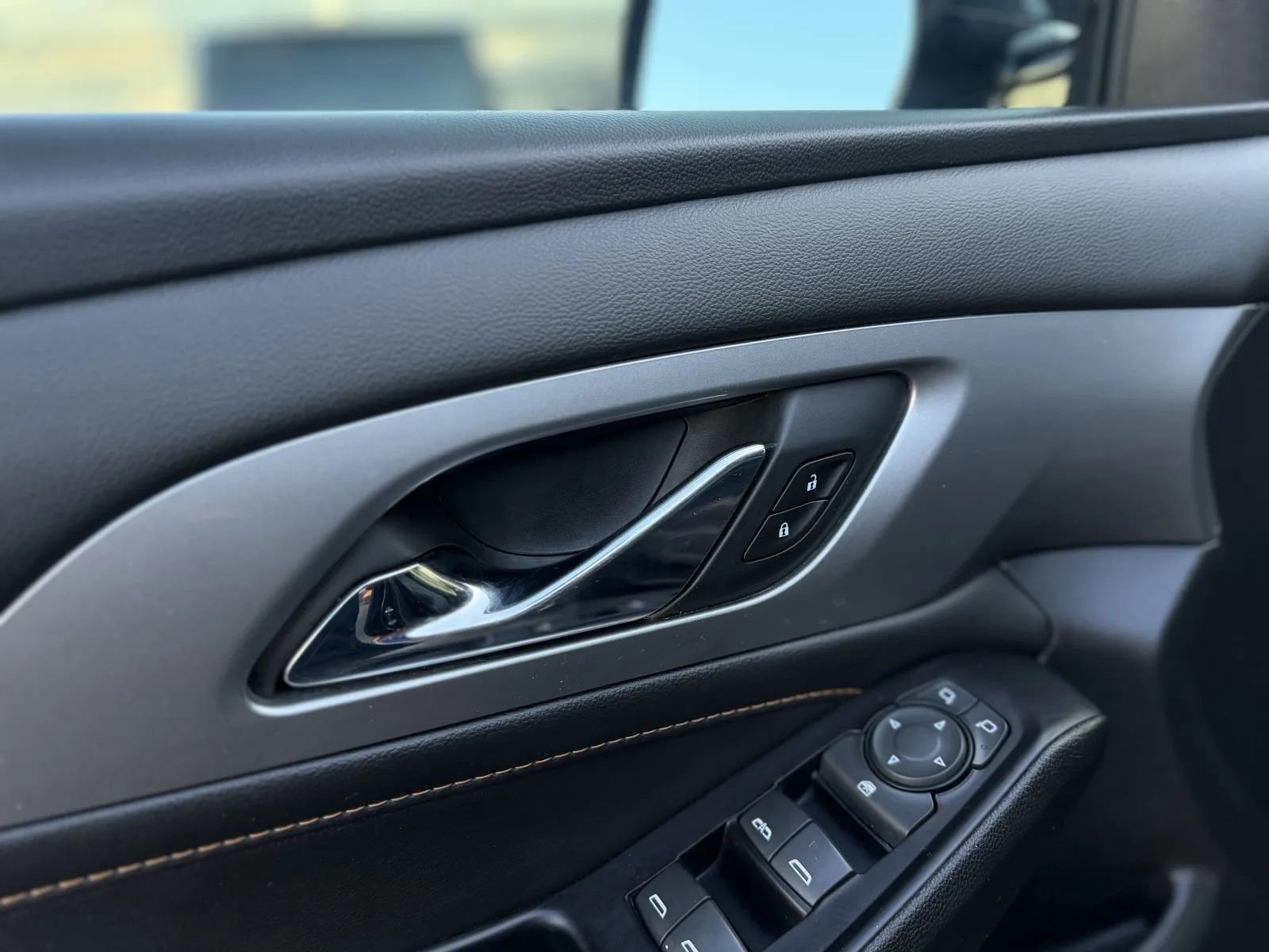Used 2019 Chevrolet Traverse LT w/ LT Premium Package AWD/4WD image 27