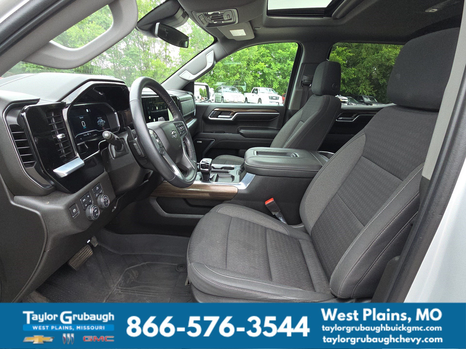 Used 2022 Chevrolet Silverado 1500 RST w/ Convenience Package II AWD/4WD image 17
