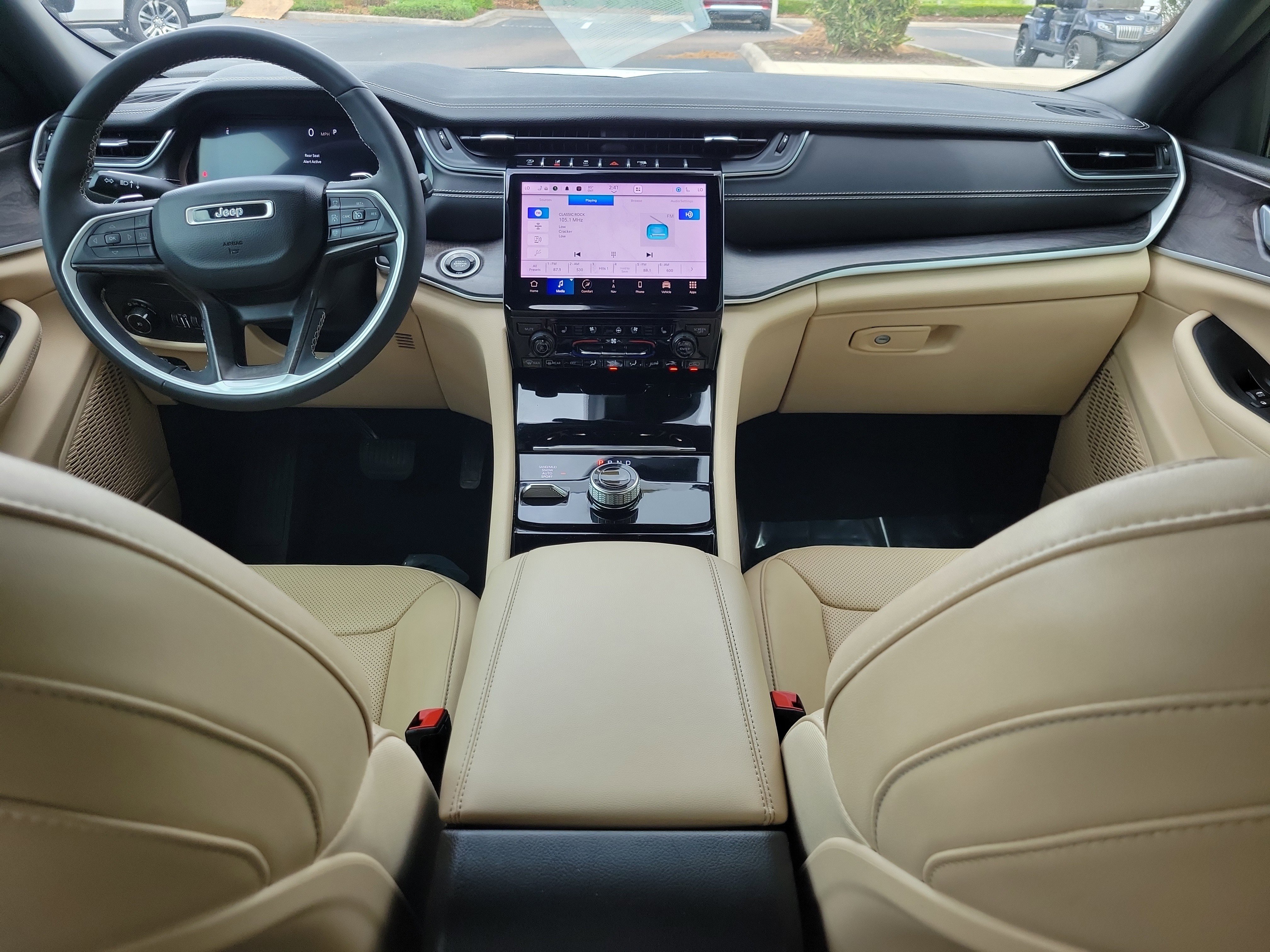 Used 2023 Jeep Grand Cherokee L Limited w/ Luxury Tech Group II AWD/4WD image 12