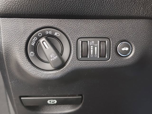 Used 2016 Dodge Challenger R/T Scat Pack w/ Leather Interior Group RWD image 26