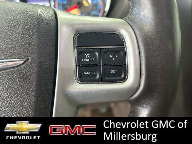 Used 2015 Chrysler Town & Country Touring-L w/ Driver Convenience Group image 19