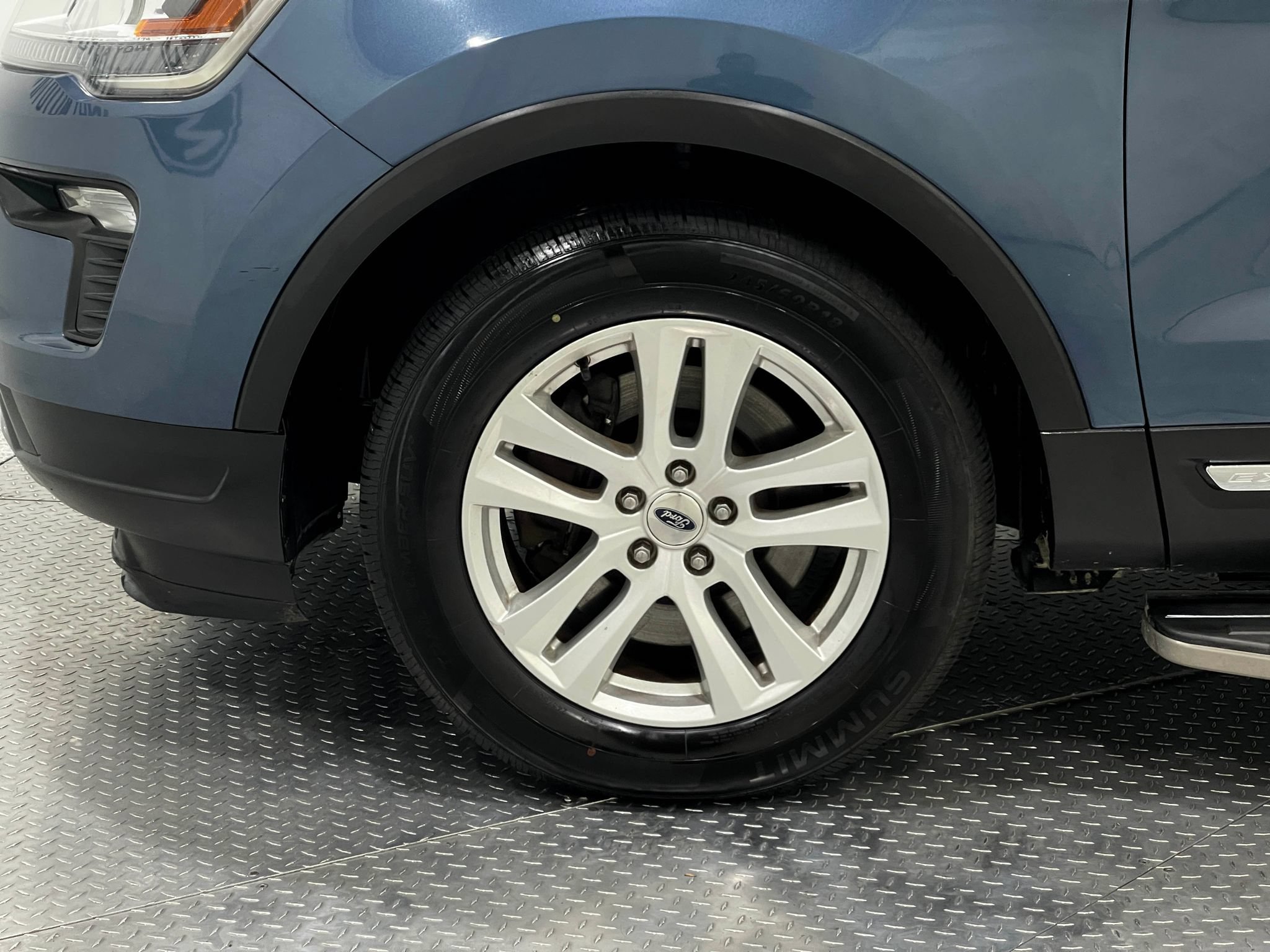 Used 2018 Ford Explorer XLT w/ Equipment Group 201A AWD/4WD image 36