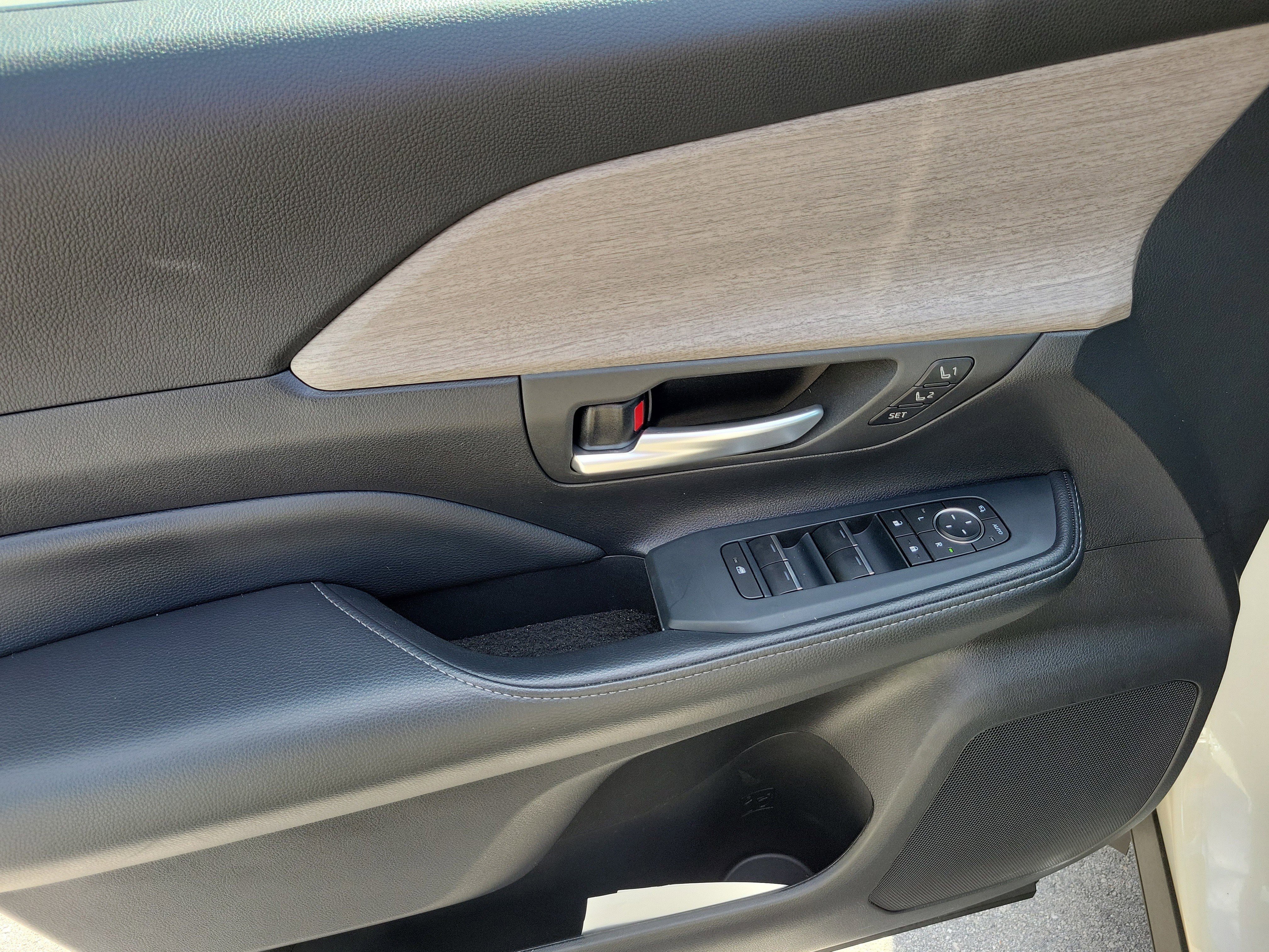 Used 2024 Toyota Grand Highlander Limited FWD image 19