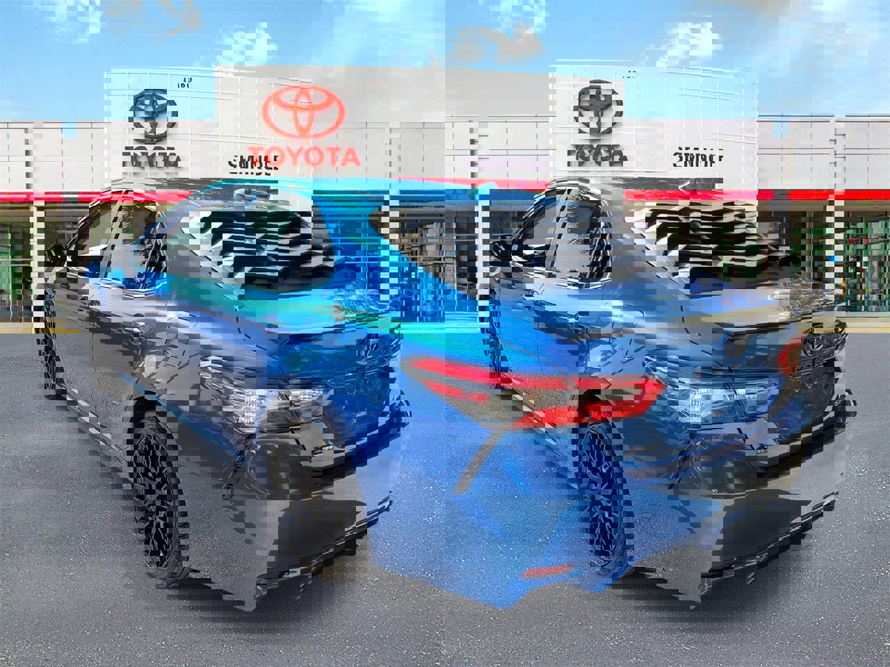 Used 2019 Toyota Camry SE image 4