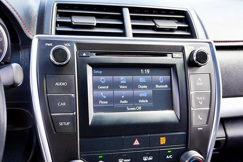 Used 2015 Toyota Camry SE image 25