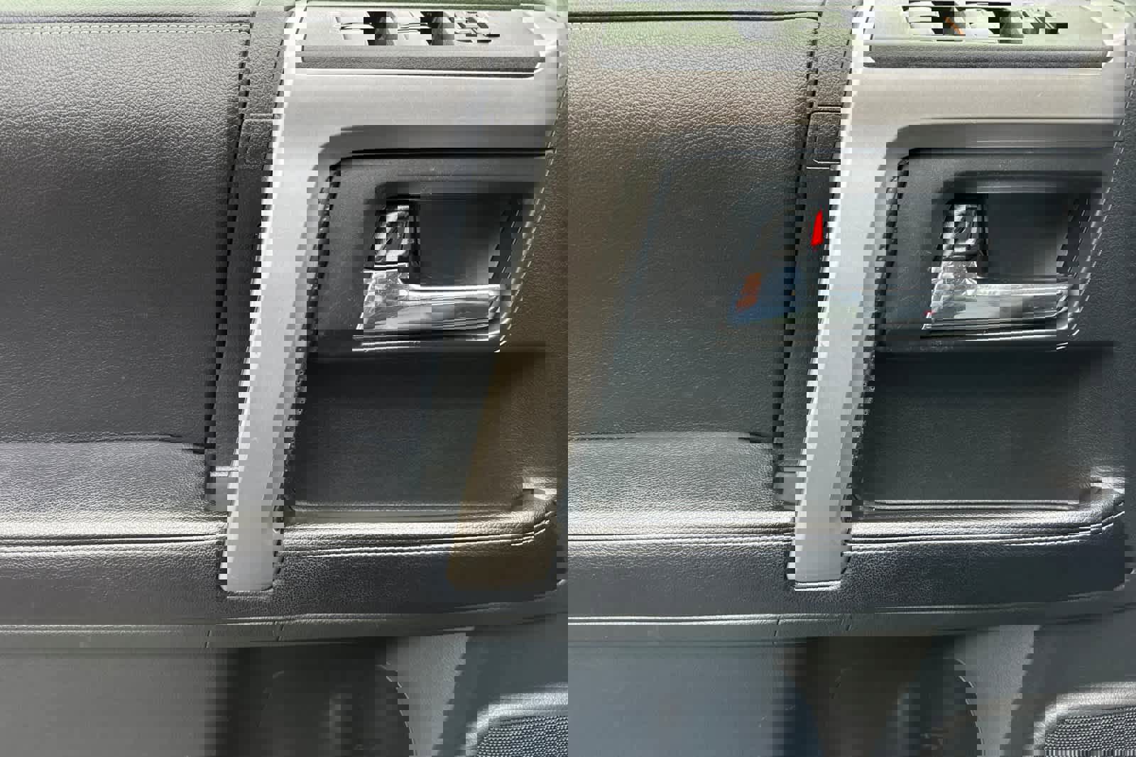 Used 2017 Toyota 4Runner SR5 Premium image 12