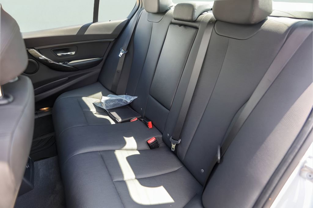 Used 2018 BMW 320i xDrive Sedan AWD/4WD image 28