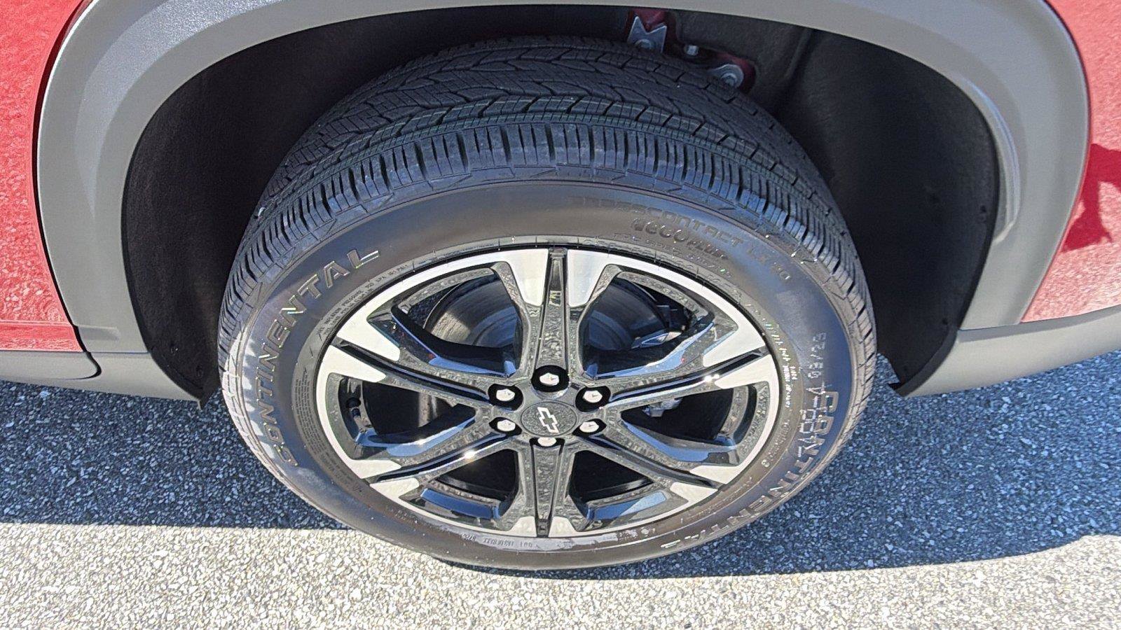 New 2027 Chevrolet Traverse LT w/ Driver Confidence Package FWD image 13
