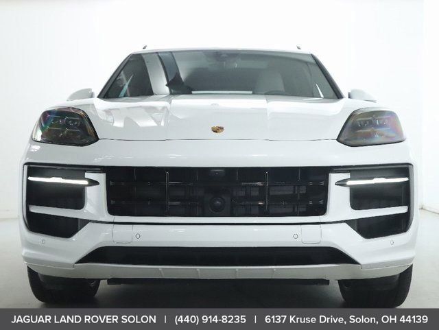Used 2025 Porsche Cayenne GTS AWD/4WD image 13