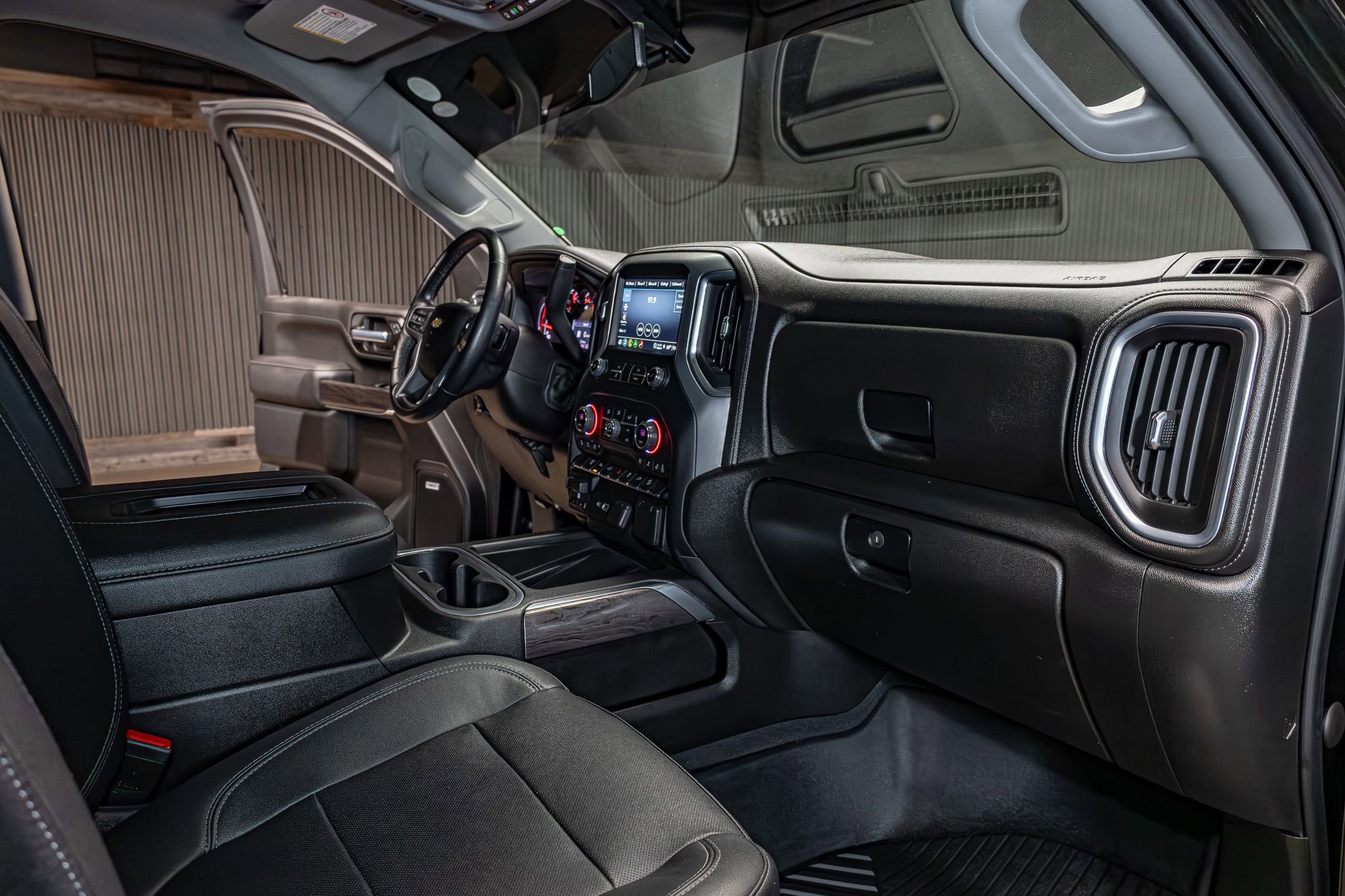 Used 2022 Chevrolet Silverado 2500 LTZ w/ LTZ Convenience Package AWD/4WD image 14