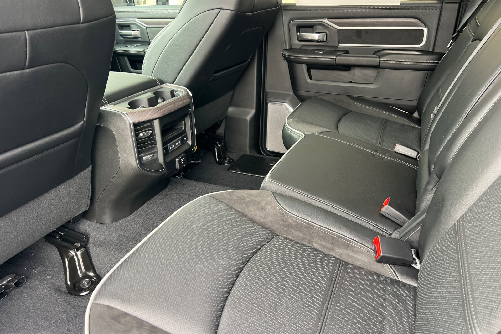 New 2026 RAM 3500 Laramie AWD/4WD image 13