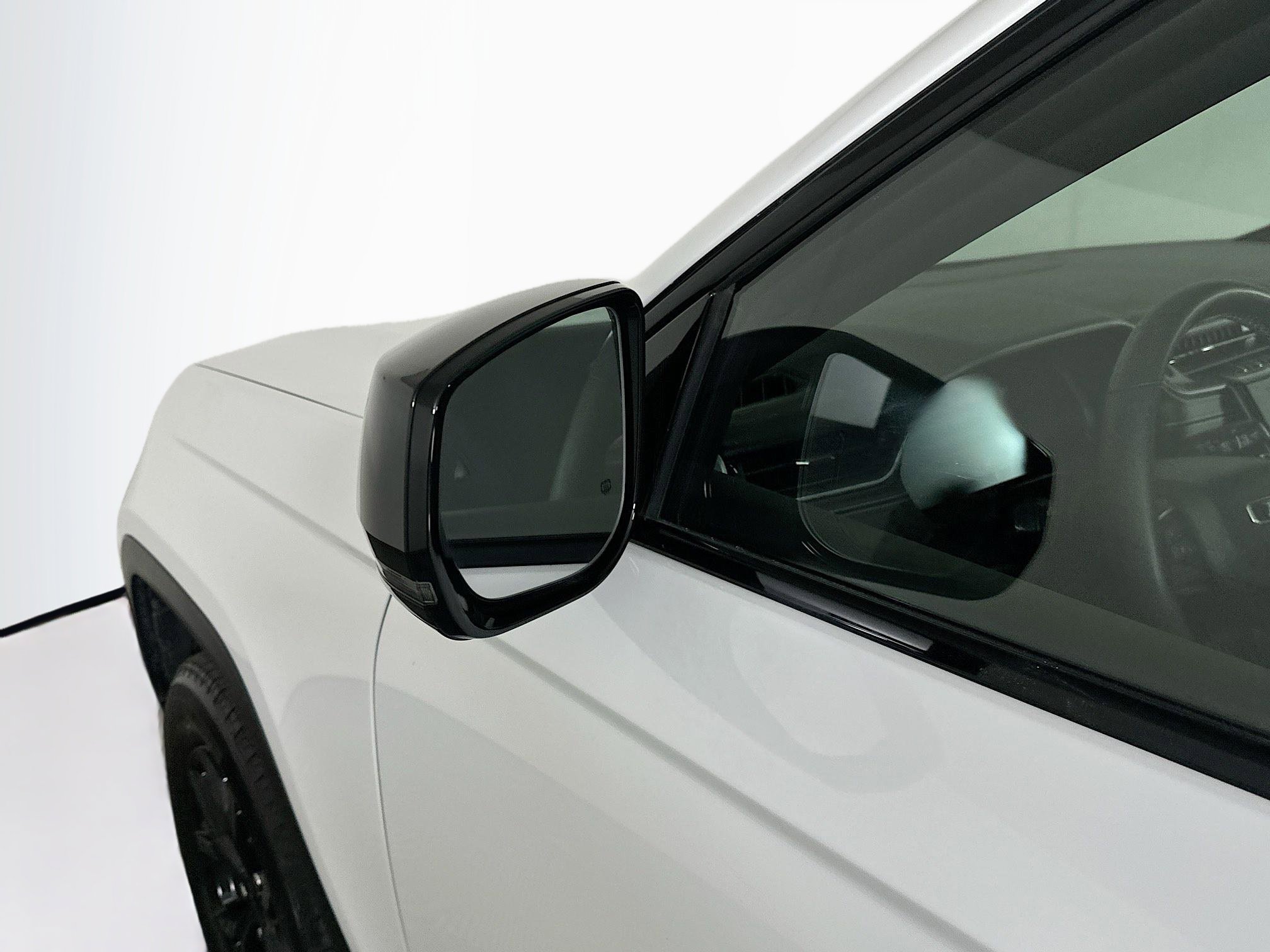 Used 2024 Jeep Grand Cherokee L Laredo image 16