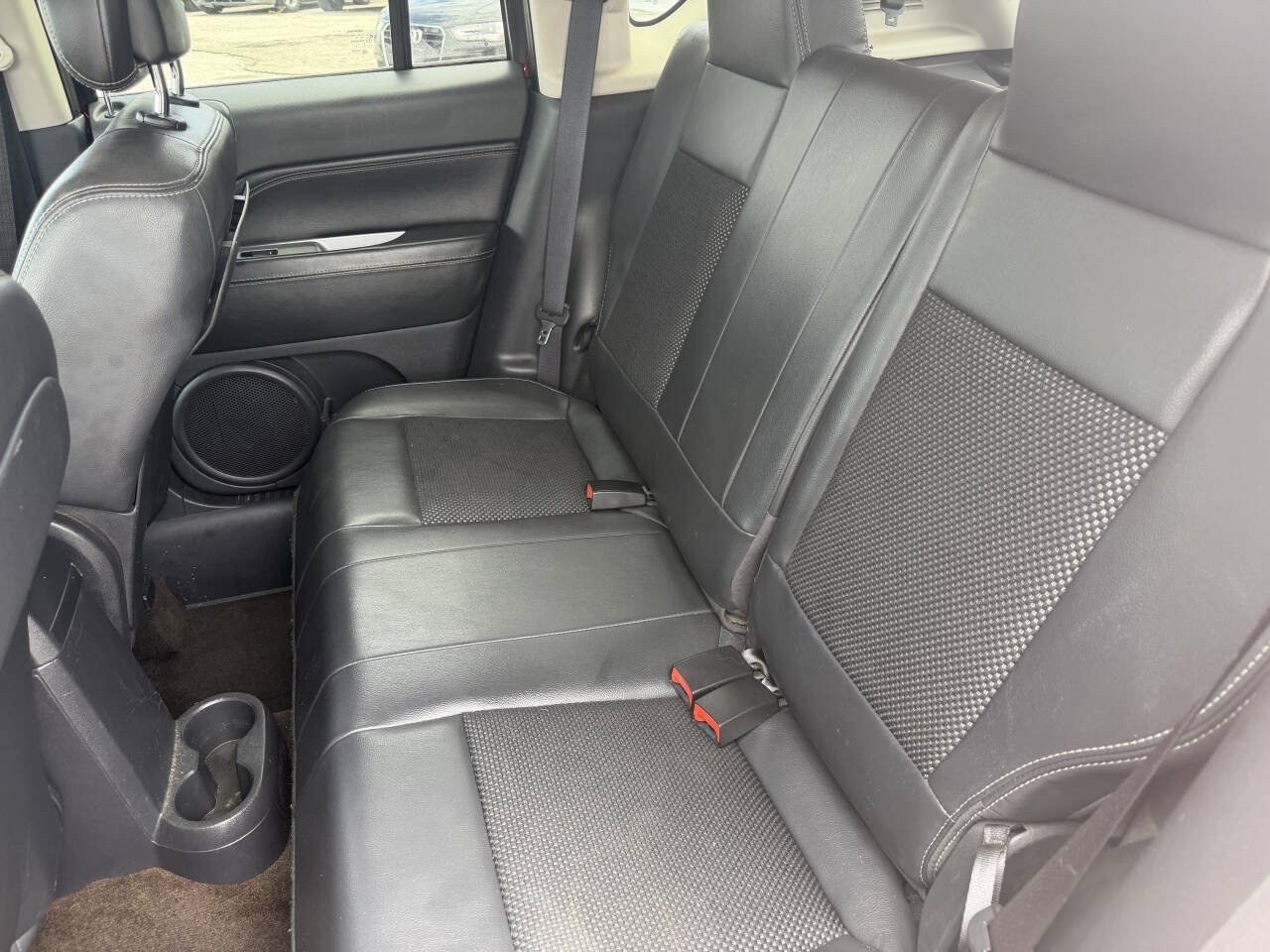 Used 2014 Jeep Compass Latitude w/ Sun/Sound Group FWD image 10
