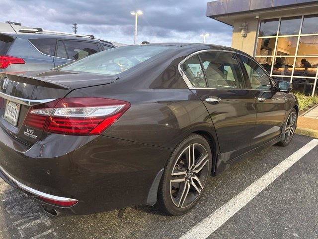 Used 2017 Honda Accord Touring image 8