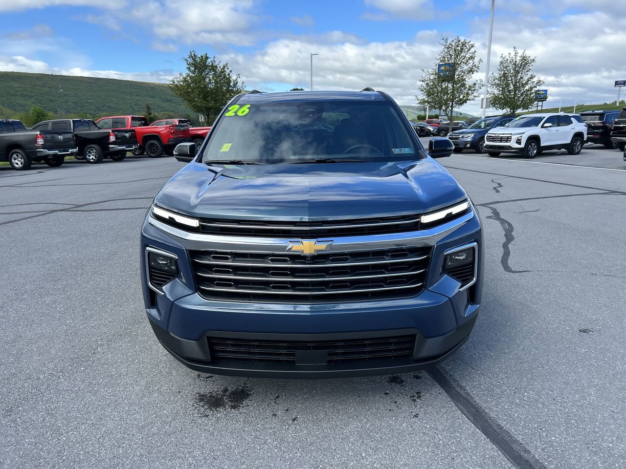 New 2026 Chevrolet Traverse LT w/ Sun and Wheel Package AWD/4WD image 2
